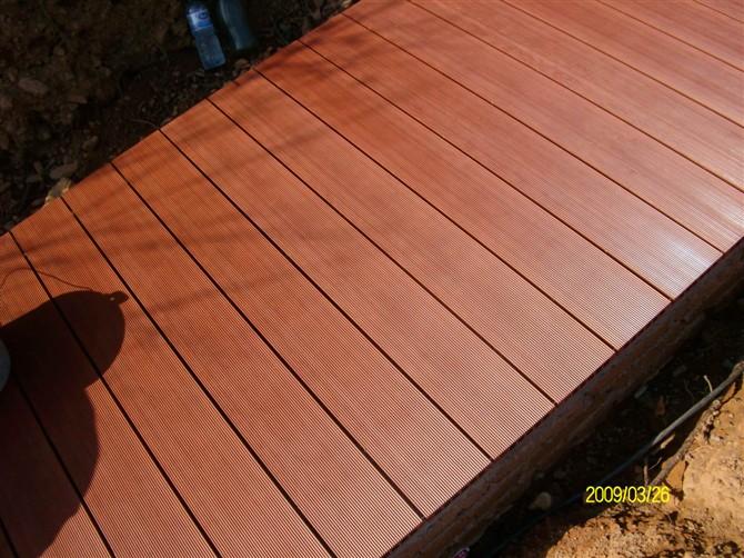 供应山东莱芜木塑装饰地板材料-木塑户外景观地板材料批发