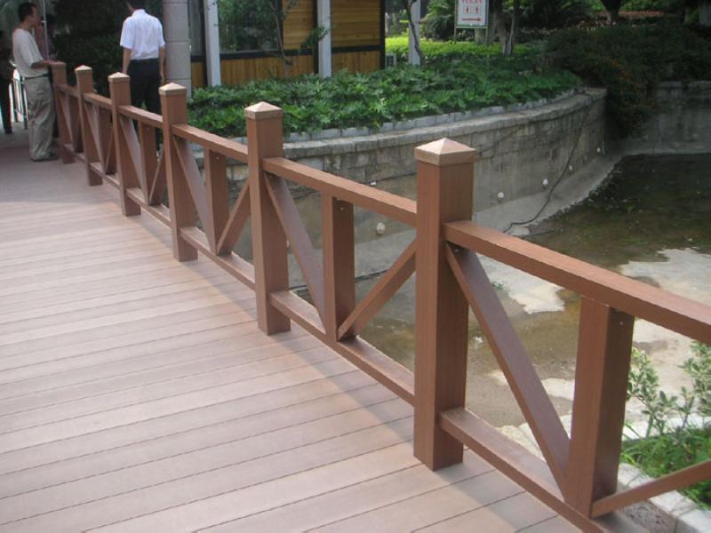 供应青岛莱西最优质的木塑护栏装饰材料