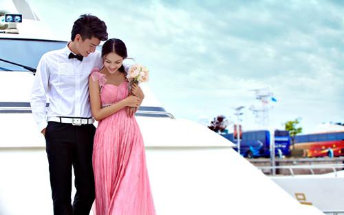 青岛婚纱摄影首选品牌薇薇新娘 7680元  奢华游艇海景婚纱照图片