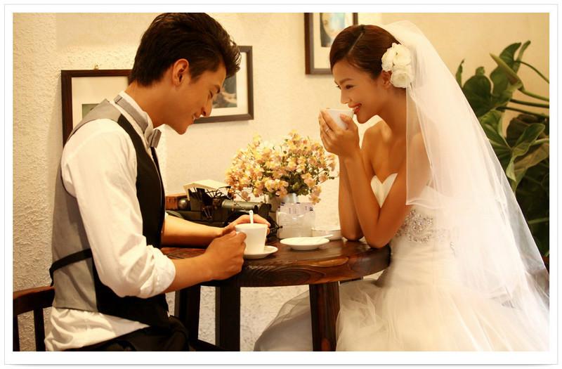 青岛浪漫经典婚纱摄影情系咖啡厅