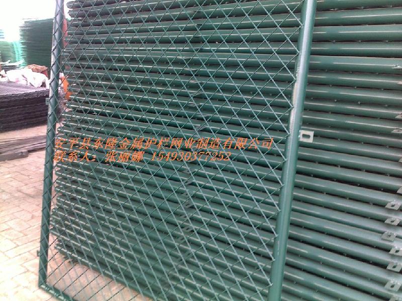 辽宁学校铁丝网围墙，辽宁运动场铁丝围网，辽宁足球场铁丝网围网