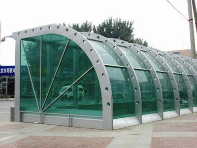 供应钢构玻璃型雨棚环保美观质量优价低
