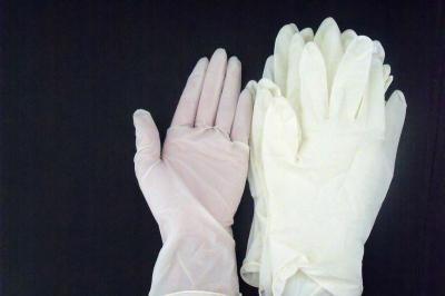 供应医用检查9寸有粉光面乳白色橡胶手套 乳胶手套 一次性（有粉）乳胶