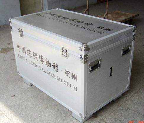 供应专业生产河南铝箱郑州航空箱仪器箱服装箱