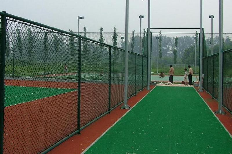 供应体育场护栏网围栏防护隔离栅