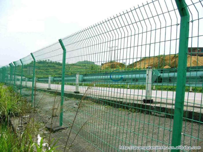 公路铁路护栏公路铁路护栏网生产规模最大的护栏网厂家-广谦护栏【全国经销】