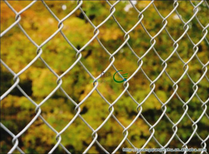 供应球场围栏专业生产厂家球场围栏勾花网编织网球场围栏图片