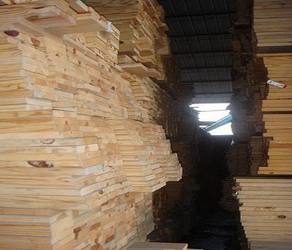 供应南方松/南方松板材/防腐木/碳化木