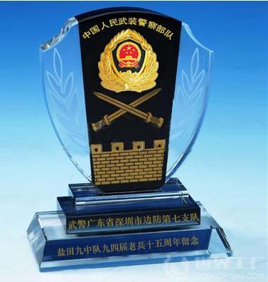 八一建军节比赛奖杯，联谊赛奖杯制作，广州水晶奖杯厂家，建军节纪念品