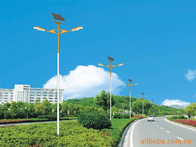 供应LED光源太阳能路灯6米