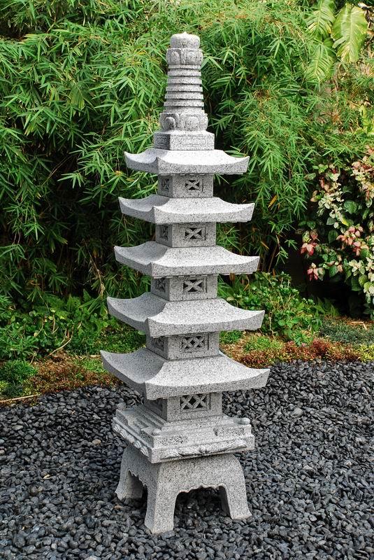 托塔石雕灯笼工艺园林设计石材批发