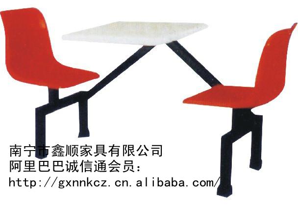 供应广西南宁玻璃钢餐桌椅