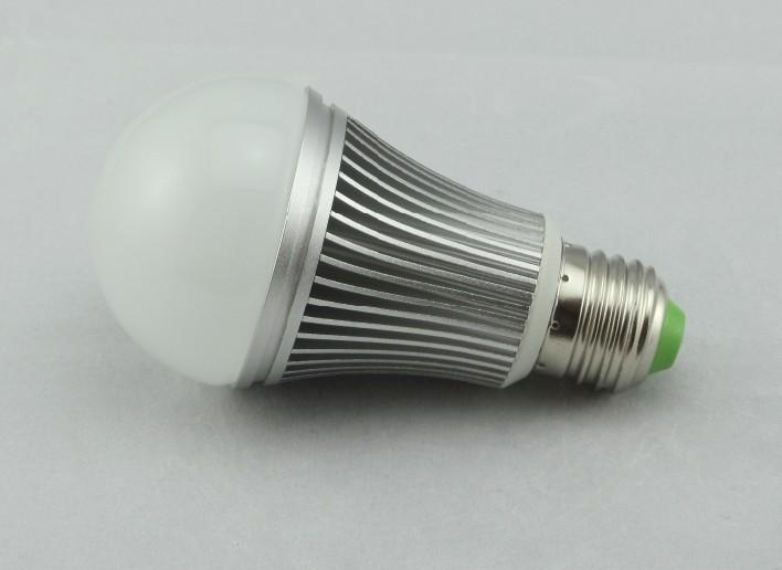 十一月  隆重推出  5W  LED高亮球泡灯  系列灯具
