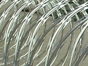 供应刀片刺绳刀片刺绳防护网安平刀片刺绳专业生产厂家
