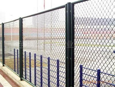 厂家供应丹东体育场护栏网，球场围栏网