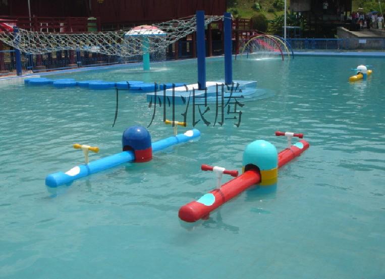 游泳池戏水跷跷板/游乐池比赛滑梯/游泳池滑梯设备/2300块每米