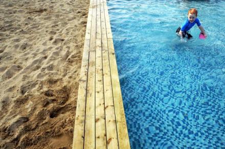 供应中国优质的公共游泳池工程施工单位，广州浪腾公司施工单位图片