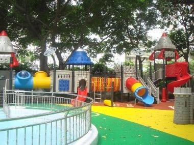 供应宣城幼儿园组合滑梯彩色PVC地垫