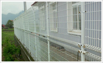 电镀荷兰网 厂房围栏网 地暖电焊网网片 铁栅栏围栏图片