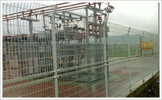 桥梁防抛网 涂塑电焊网 围栏荷兰网价格 厂矿围栏网图片