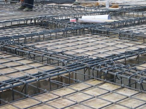 供应盖房用钢筋混凝土钢筋网片同质量价格低金属焊接网片批发商