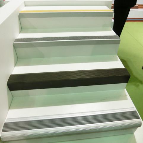 供应楼梯止滑条-PVC橡胶橡塑楼梯踏步包角防滑条止滑条