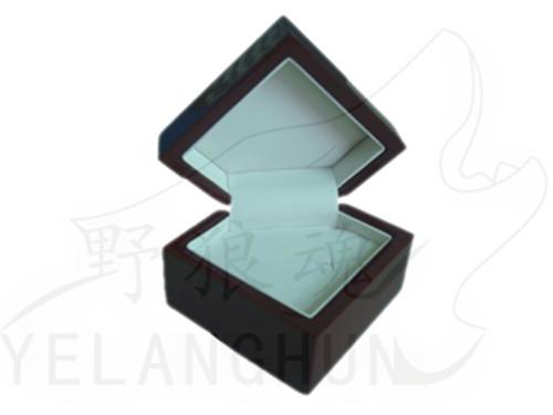 供应高档木盒包装喷漆木盒心形戒指盒图片
