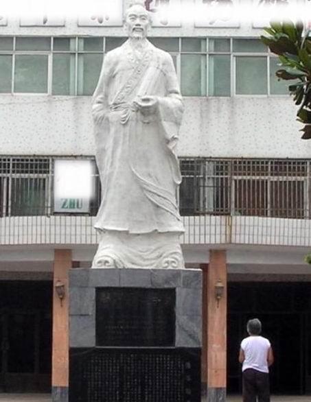 汉白玉医圣张仲景雕塑