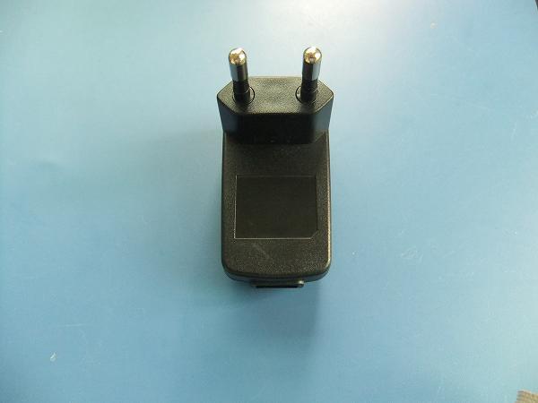 供应5V1A新款CE安规USB电源充电器