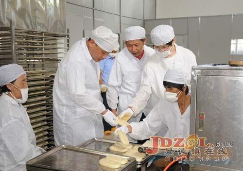 广州式月饼机全自动月饼机月饼机价批发