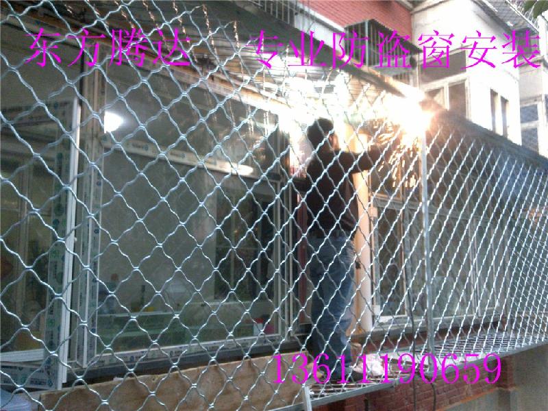 供应北京朝阳区防护栏安装 不锈钢加厚防盗窗安装 防盗门安装