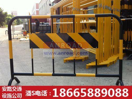 供应新乐施工反光护栏-新乐马路施工隔离护栏-深圳反光铁马厂家