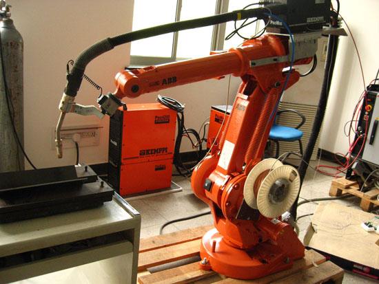 供应焊接机器人保养汽车焊接机器人保养发那科焊接图片