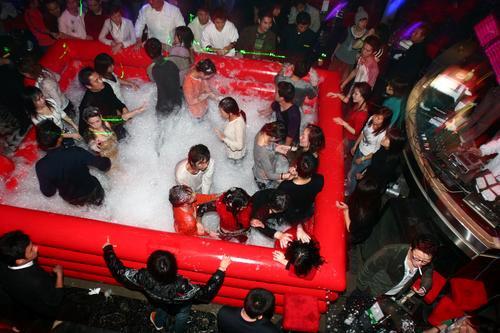 广州市佛山派对泡沫机厂家供应佛山派对泡沫机舞台喷射式泡沫机户外演出泡沫机