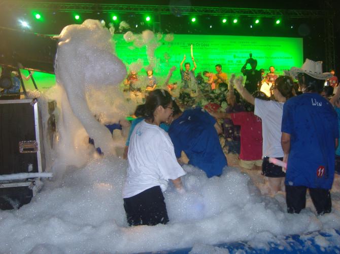 广州市珠海派对泡沫机厂家供应珠海派对泡沫机舞台喷射式泡沫机酒吧悬挂泡沫机