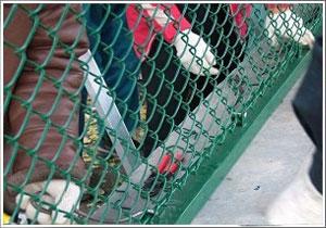 勾花护栏网动物园围栏海洋捕鱼栅栏建筑工地围栏马路绿化带防护网图片
