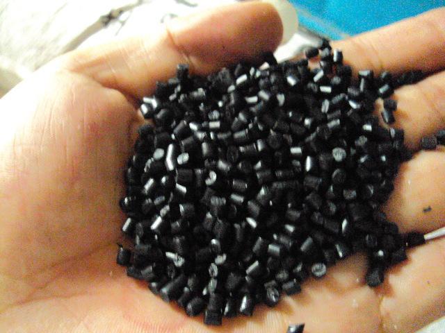 黑色HDPE再生料低压pe机油壶造粒批发