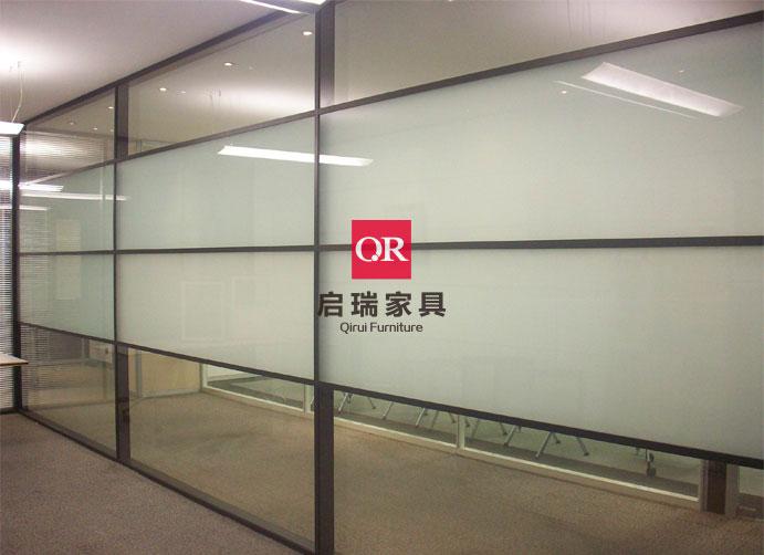 供应办公室玻璃隔断厂家_广州办公室玻璃隔断_办公室玻璃隔断定做