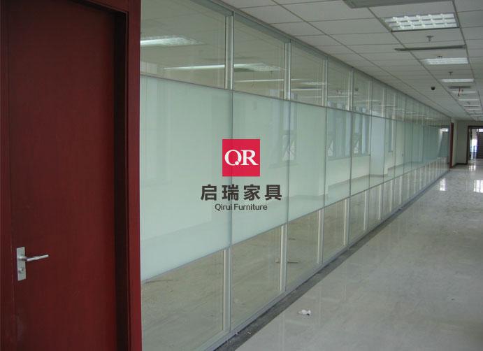 供应办公室玻璃隔断厂家_广州办公室玻璃隔断_办公室玻璃隔断定做