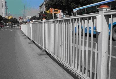 供应锌钢交通护栏，锌钢停车场护栏，锌钢湖滨护栏图片