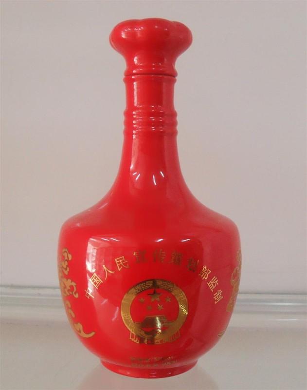 中国红釉酒瓶批发