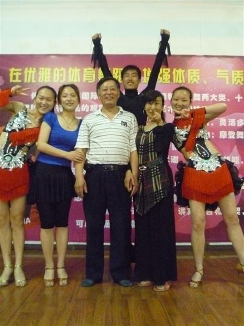 九江拉丁舞甘棠俱乐部欢迎节后返校的大中专学生图片
