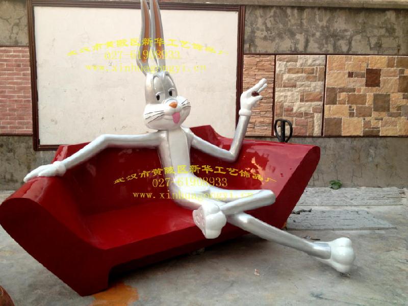 供应兔子卡通雕塑玻璃钢动物雕塑价格