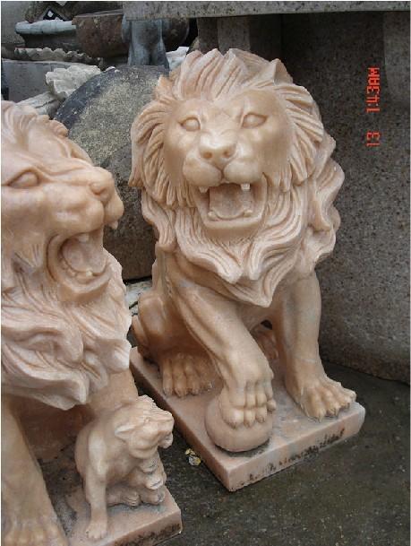 供应欧式石狮子动物雕刻汉白玉石狮子图片