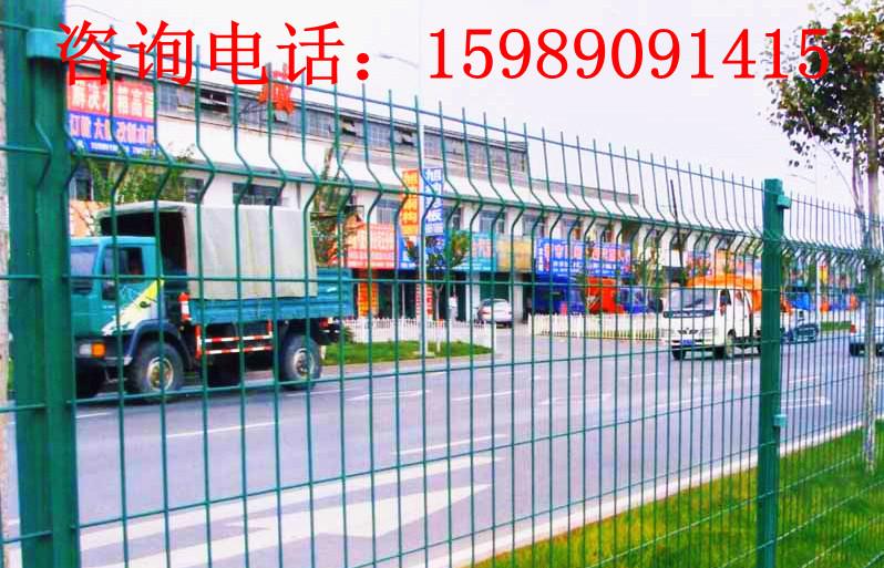 供应深圳双边丝护栏网北海道路护栏网海南临时护栏网停车场护栏网厂家促销