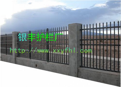 供应新乡锌合金建筑围墙护栏银丰护栏厂