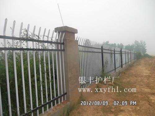 供应漯河市锌钢喷塑围栏 小区栏杆 厂区隔离网隔离栏图片