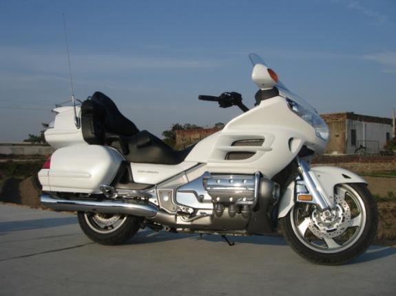 本田金翼GL1800摩托车经销商价格批发