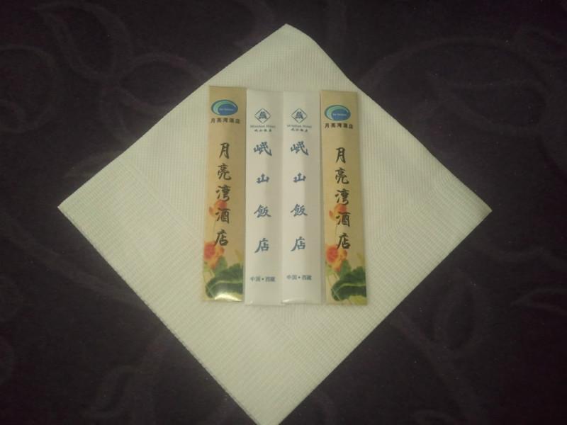 供应成都餐巾纸生产厂家广告纸品定做价，成都纸巾厂专业加工定做广告纸巾