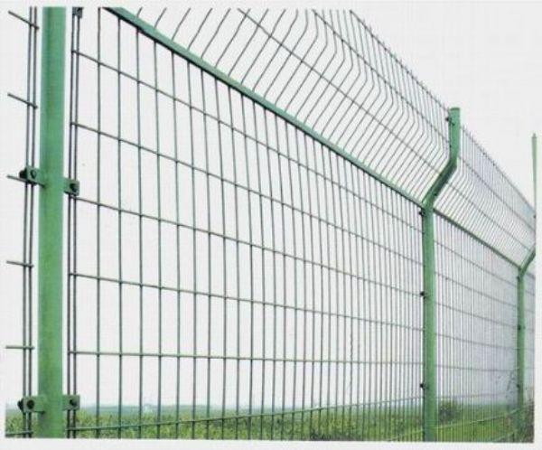 供应刺丝护栏刺绳带刺防护网围网防护网，防护效果好的，质优价廉